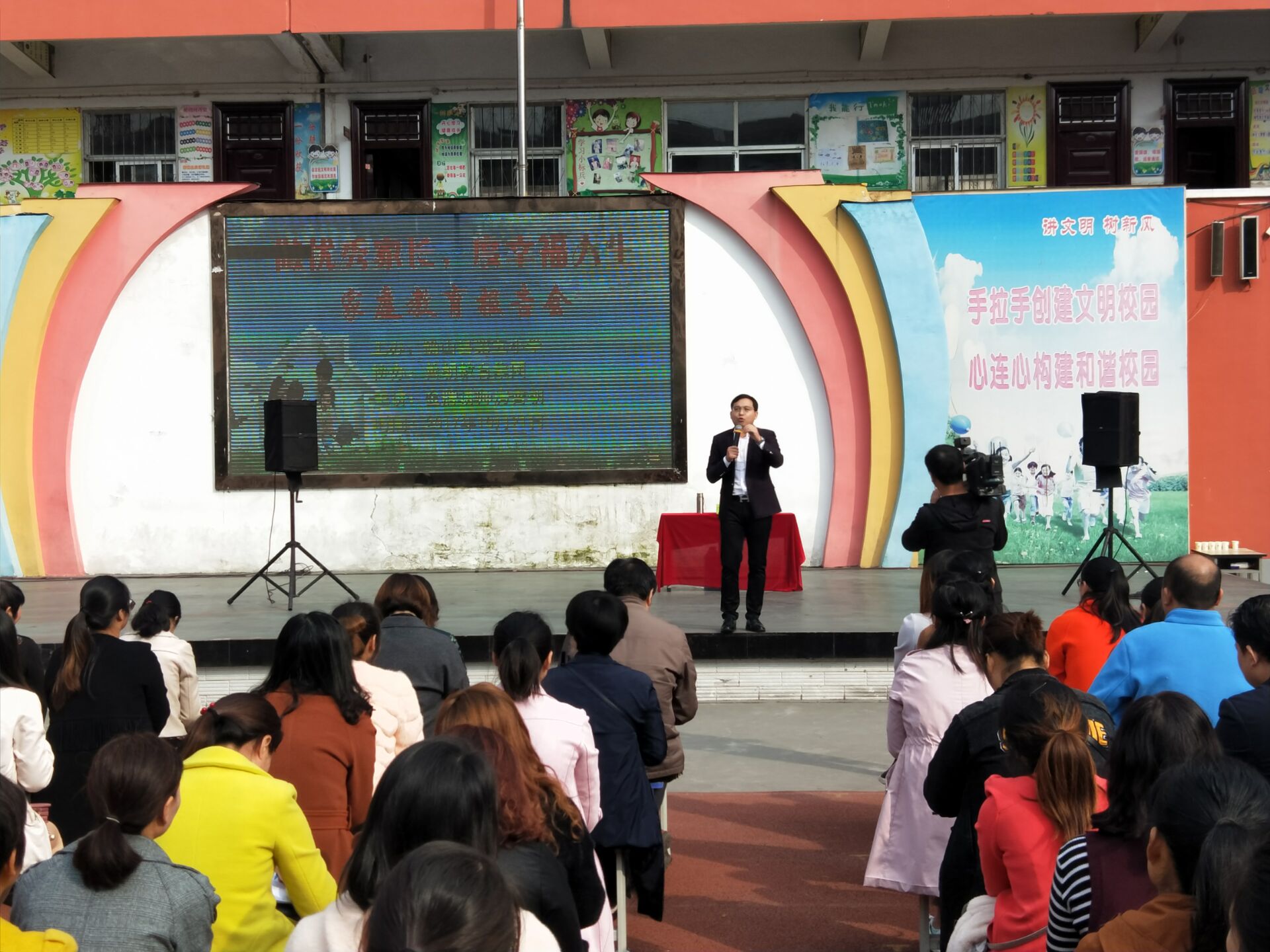 确山县小学最新动态报道